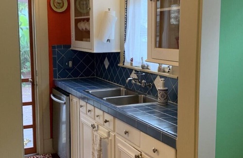 Galveston House | HISTORIC 1924 HOME - DOG FRIENDLY - WALK TO BEACH!