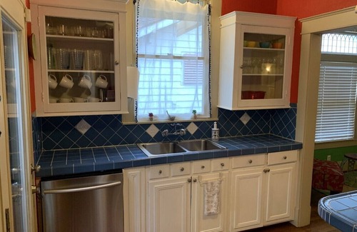 Galveston House | HISTORIC 1924 HOME - DOG FRIENDLY - WALK TO BEACH!