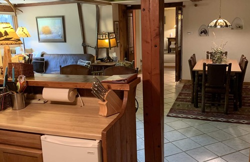 Sandia Park Country Club Apartment | Historic 1925 Pine Cone Inn