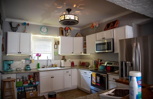 San Antonio House | Historic 1927 Spanish Casita Minutes from our famous DT destinations.