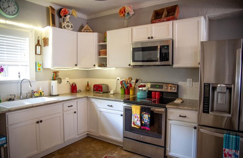 San Antonio House | Historic 1927 Spanish Casita Minutes from our famous DT destinations.