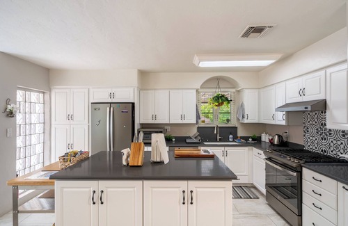 Blenman-Elm House | Historic 1944 2-Bedroom Bungalow Near the University of Arizona