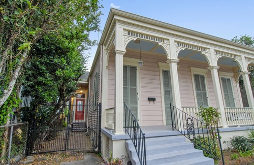 West Riverside House | Historic 1BR house in Uptown New Orleans
