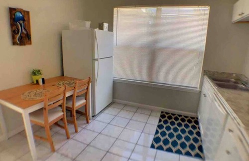 Historic Downtown Melbourne Apartment | Historic 1br King Bed Walk downtown 5min to beach