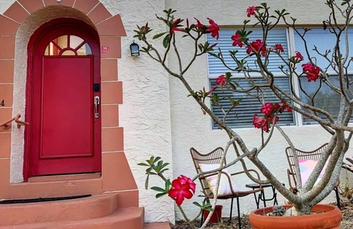 Historic Downtown Melbourne Apartment | Historic 1br King Bed Walk downtown 5min to beach