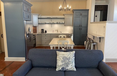 Mountain Home Apartment | Historic 2 bed 2 bath downtown