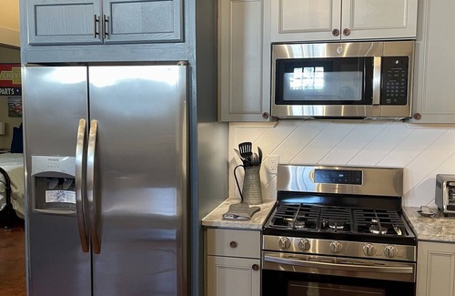 Mountain Home Apartment | Historic 2 bed 2 bath downtown