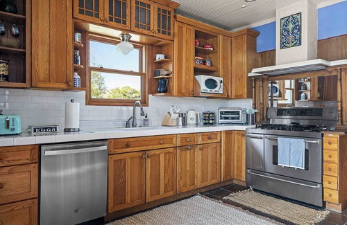 Boerne House | Historic 2 Bed Farmhouse: Firepit | Mountain Views