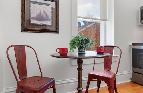 De Pere Apartment | Historic 2-bedroom 1st floor unit with a beautiful porch in delightful De Pere