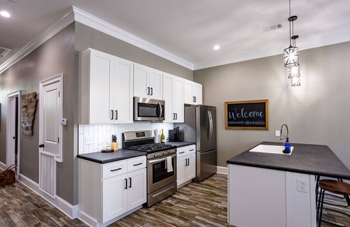 Batesville Apartment | Historic 2-bedroom apartment with WiFi, AC in charming Batesville