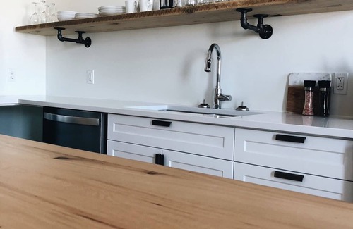 Kincardine Apartment | Historic 2 Bedroom Beach Lofts - Boutique Styled, Beach, Lake, stay Drifter Loft