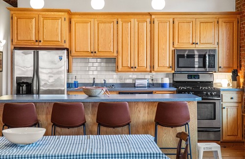 Stillwater Apartment | Historic 2-bedroom loft in charming downtown Stillwater right on Main St.
