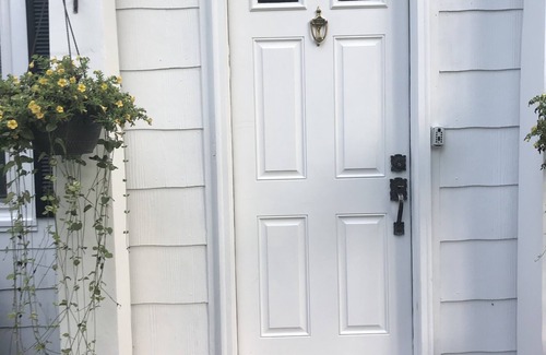 Southold House | Historic 2-bedroom upstairs apartment close to beaches, town and vineyards.