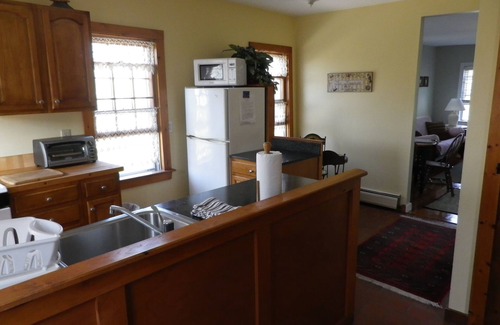 Block Island Apartment | Historic 2 Bedroom sleeps 6 Tastefully Decorated, ~AC~Apartment