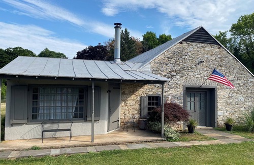 Summit Point Cottage | Historic 2-bedroom Cottage in Summit Point, WV