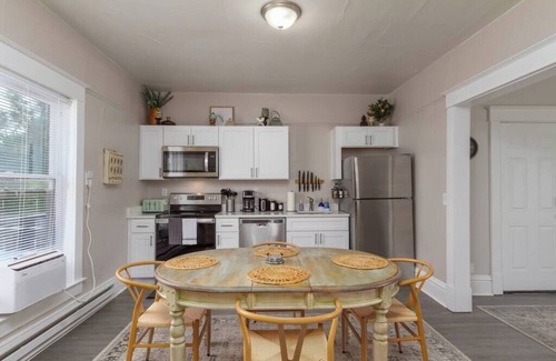 West Central Apartment | Historic 2 KING BED, 1 Bath Near Downtown Spokane!