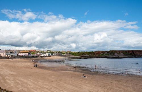 Eyemouth Apartment | Historic 2BD Maisonette in Coastal Eyemouth