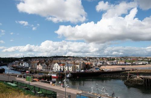 Eyemouth Apartment | Historic 2BD Maisonette in Coastal Eyemouth
