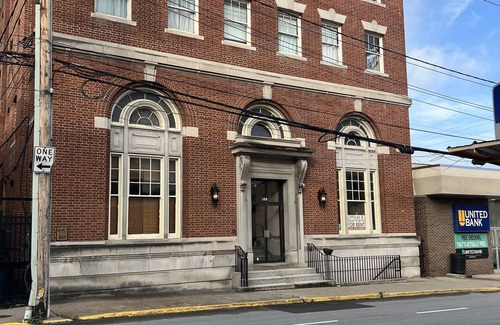 Morgantown Apartment | Historic 2nd-Floor Studio in Heart of Morgantown