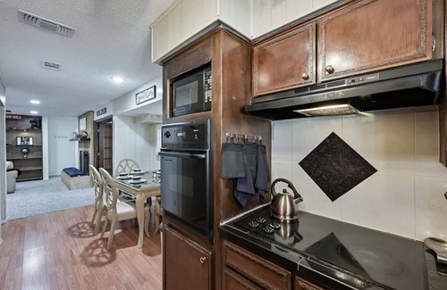 Ederville House | Historic 3 Bedroom Home in Heart DFW w/Gameroom+