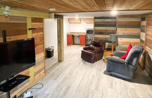 Bloomington House | Historic 3-bedroom house close to Square and IU with WiFi and AC in Bloomington