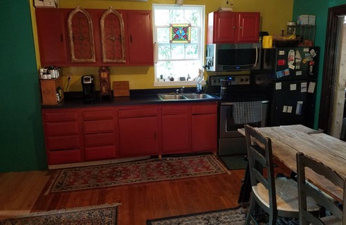 Bloomington House | Historic 3-bedroom house close to Square and IU with WiFi and AC in Bloomington