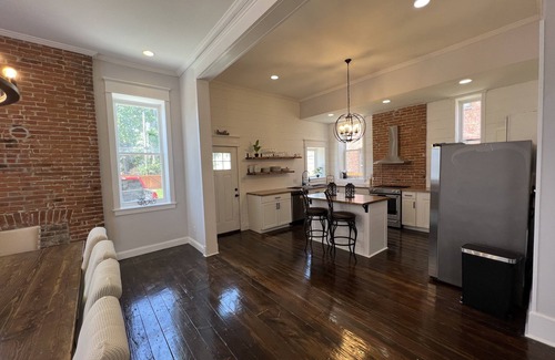St. Louis House | Historic 3 Story Home - Sleeps 20!