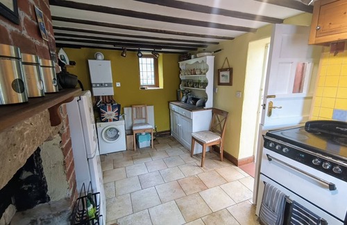 Cromford Cottage | Historic 3BD Cottage: Cozy and Private Retreat