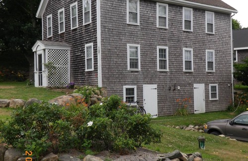 Block Island Apartment | Historic 3rd floor 1 Bedroom Sleeps 4 Tastefully Decorated, ~AC~apartment