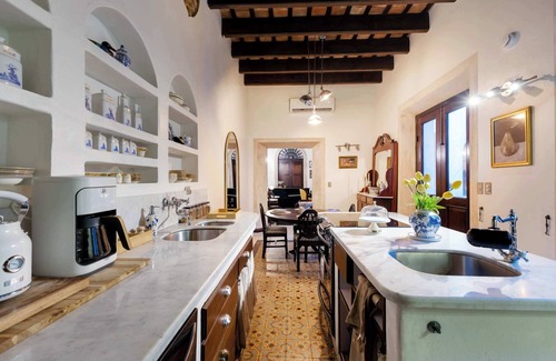 San Francisco Bed & Breakfast | Historic 4 Story Mansion w. Pool in Old San Juan