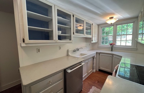 Kenvil House | Historic 5-bedroom house with beautiful back yard suitable for private events.