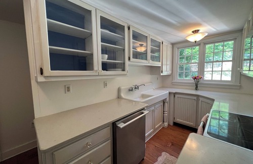 Kenvil House | Historic 5-bedroom house with beautiful back yard suitable for private events.