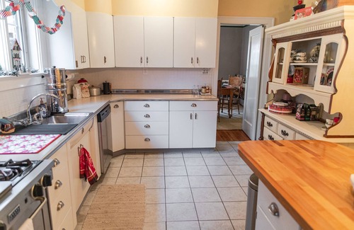 Decatur House | Historic 5bd House w/Sunroom & 2 Fireplaces