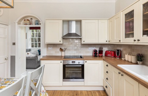 Bath City Centre House | Historic 6 Bed Townhouse-Roman Baths 1 min walk