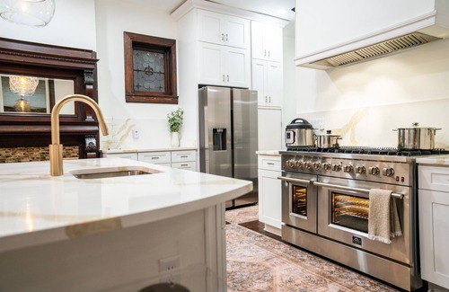 Shaw House | Historic-7BR/4.5BA-Parking+By Metro+Chef's Kitchen