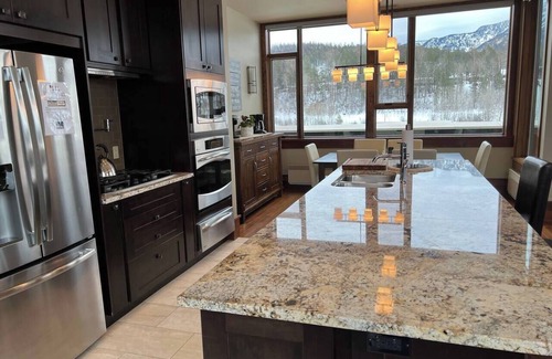 East Kootenay Condo | Historic 901 | Penthouse with Incredible Views