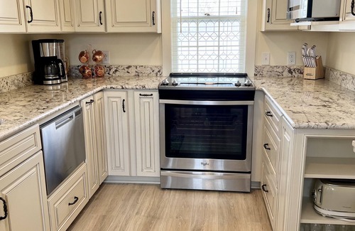 New Bern House | Historic Alston-Charlotte Cottage in Downtown New Bern!