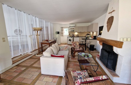Alignan-du-Vent Apartment | Historic ambience in an ideal location between the beaches and the Cévennes