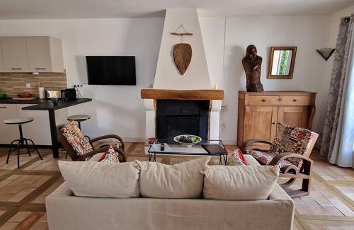 Alignan-du-Vent Apartment | Historic ambience in an ideal location between the beaches and the Cévennes