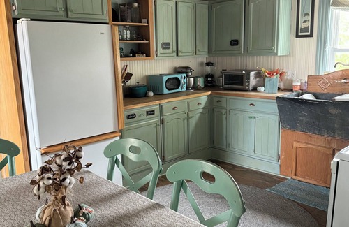 West Middletown House | Historic and reportedly haunted1846 fully restored pet-friendly house for you.