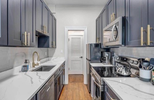 Riverside Apartment | Historic Apt - Blocks from Shoppes of Avondale!