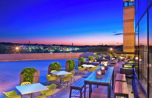 North Rosslyn Hotel | Historic Arlington | River Views. Dining Nearby