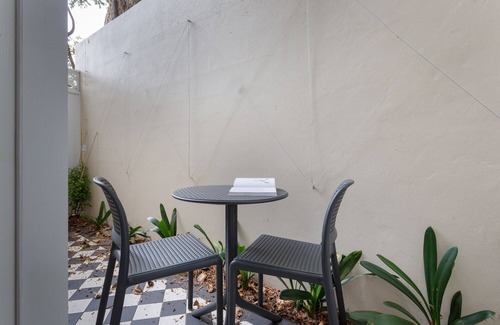 Lewisham Apartment | Historic Art-filled Studio Close to Transport