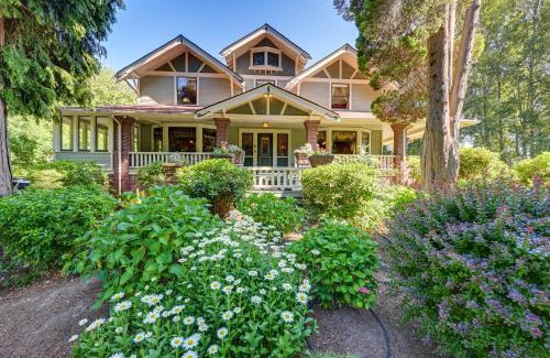 Kent House | Historic Auburn House on 37 Acres with Private Lake!
