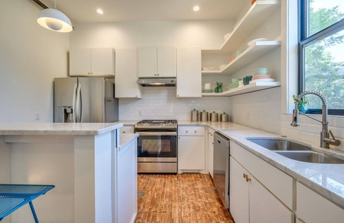 West End House | Historic B&B in the Heart of Austin: 3 Unique & Private Suites, Sleeps 10!