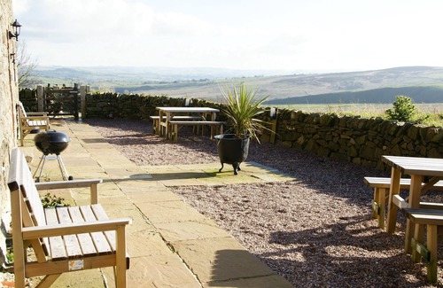 Longnor Cottage | Historic Barn With Breathtaking Views Over Derbys/Staffs Border. Pet Friendly