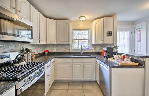 Bath House | Historic Bath Home, Walk to Waterfront Park!
