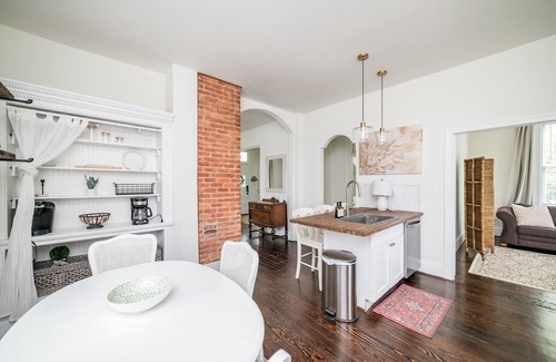 Lynchburg House | Historic Beauty in ❤️ of Downtown. Fam & Pet Friendly. 5 miles to Liberty.