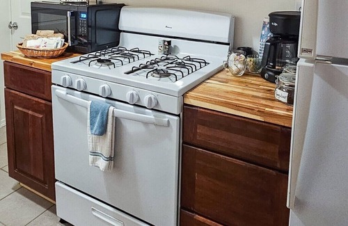 Eureka Springs Historic District Apartment | Historic Bed & Breakfast, Slps 4, Full Kitchen,