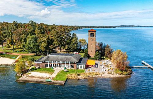 Bemus Point Apartment | Historic Bemus Point Studio with Porch Walk to Lake